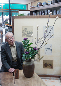 華道５０年を記念して作品展を開く萩原茂洲さん