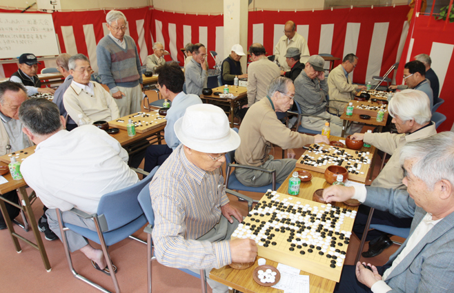 アマチュア棋士が熱戦を繰り広げた第１回ふれあい囲碁大会