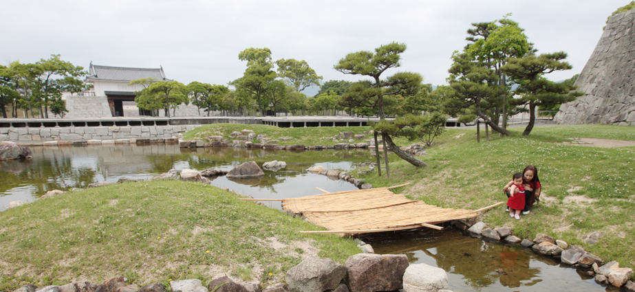 ホタルの出現で新たな観光資源への盛り上がりが期待される赤穂城本丸庭園