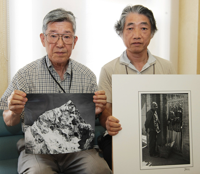 共同で写真展を開く八幡昭海さん(左)と前田幸雄さん