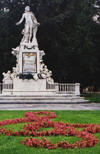 ウィーンで見かけたモーツァルト像