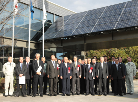ロザイ工業赤穂工場で行われた太陽光発電システムの竣工式