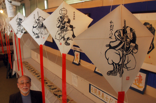 民俗資料館に展示されている「義士連凧」