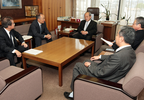 「宿泊客増のための施策を」と豆田正明市長に要望した赤穂旅館組合