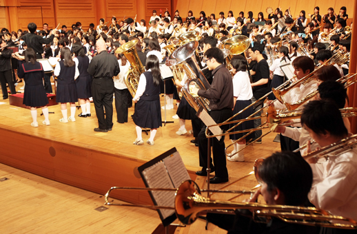 １４団体約１９０人が出演した「吹奏楽の祭典」