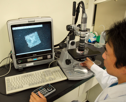 「五感学習コーナー」に展示される顕微鏡