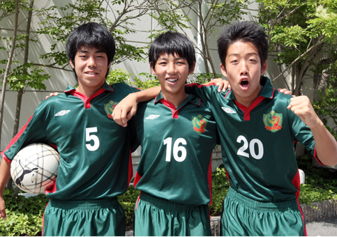 憧れの日本クラブユース選手権に出場する＝右から＝山田、水守、川嶋３選手