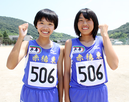 全国大会の切符を手に入れた井口由実子選手(左)と市川華愛選手