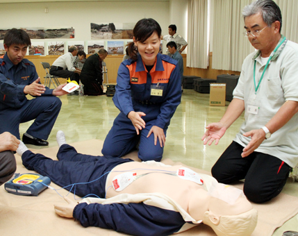 女性部員が初めて指導員の役割を果たした普通救命講習