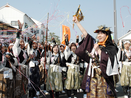 「女人義士行列」が晴れやかに勝どきで締めくくった「大石神社　春の義士祭」