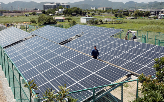 遊休地を活用して建設されている市内最大の太陽光発電施設