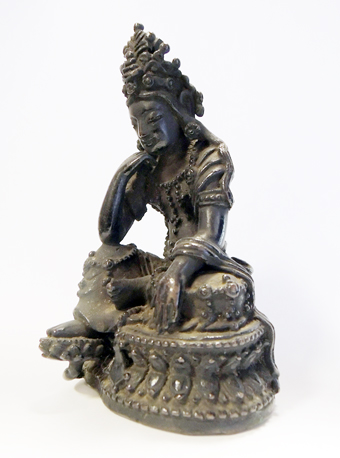九郎助が中国から持ち帰ったとされる「観音菩薩遊戯坐像」。１４世紀の作とみられるという