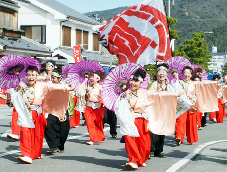 今年も華麗で迫力ある創作踊りが披露された「赤穂でえしょん祭り」