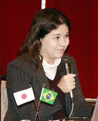 ブラジルの魅力について語った講師のルシアナ・ローザ・シルバさん