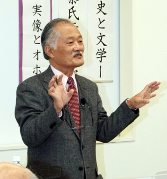 秦氏一族と「オホサケ神」との関連について講演した井上満郎・京都市歴史資料館長