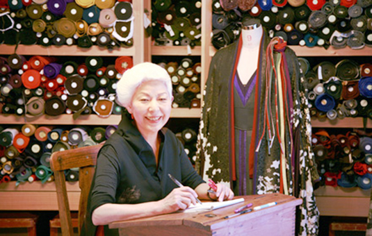「絹衣」を考案したデザイナーの野崎文子さん