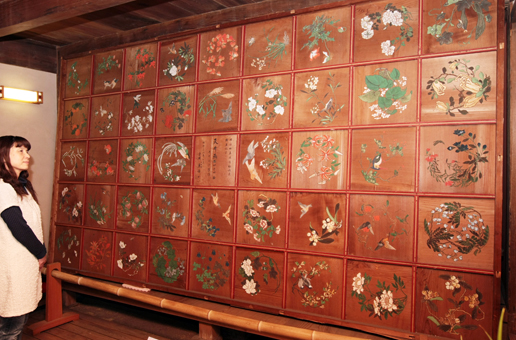 旧坂越浦会所で展示中の平井正年の天井画