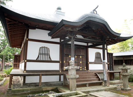 赤穂藩森家が嘉永５年に修理した本源寺の御霊屋。本堂、中門などとともに国重要文化財の指定が確実となっている