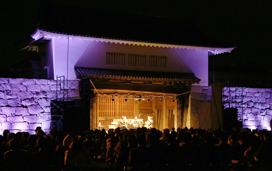 赤穂城本丸の城壁をライトアップして行われた赤穂国際音楽祭の初日公演