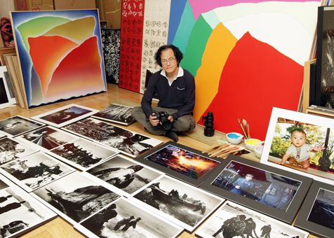 画家、写真家としての３０年以上にわたる活動成果を発表する山本雅也さん
