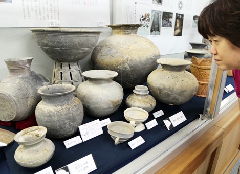 古墳時代中期の須恵器を中心に紹介されている展示品の数々