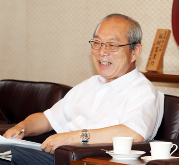 今期限りで退任する意向を明らかにした豆田正明市長