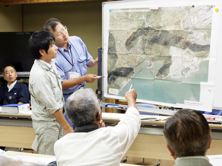 福浦コミセンで開かれた土砂災害特別警戒区域に関する住民説明会
