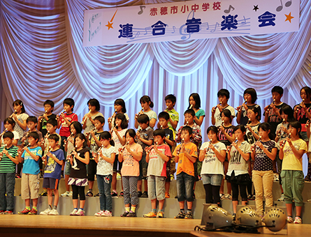 各団体が息の合った演奏を発表した市小中学校連合音楽会