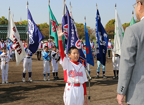 御崎野球スポーツ少年団・久野悠斗主将の選手宣誓で開幕した第２回赤穂市長旗争奪少年野球大会