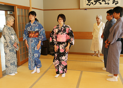 オーストラリア語学研修を前に和装の初歩を体験した日本文化学習会