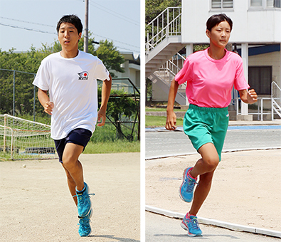 全中陸上で２種目に出場する小林朝さん(右)と共通男子４００メートルで５０秒台を狙う鈴木寿基君
