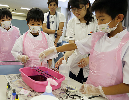 子どもたちが実験で感染予防についての意識を高めたセミナー