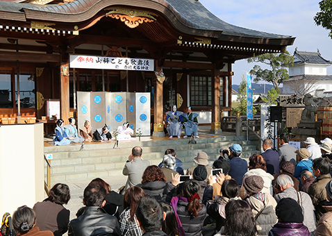 子どもたちの熱演が観客を魅了した「山科こども歌舞伎塾」の奉納上演