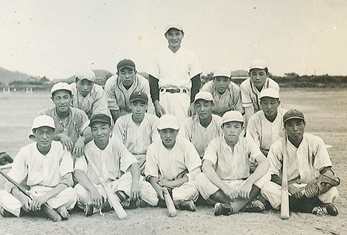 昭和２９年夏の兵庫大会で準優勝した赤高野球部
