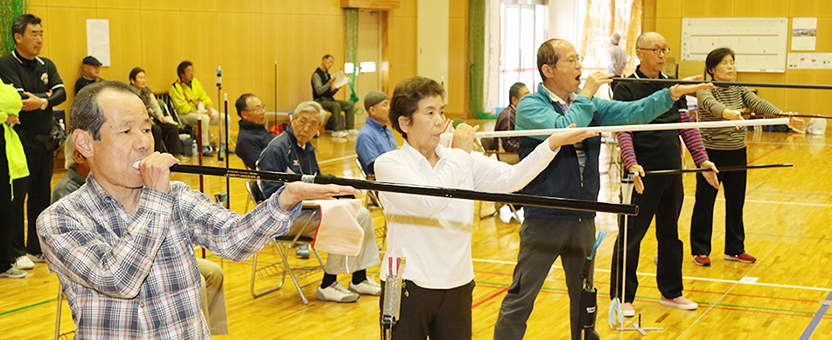 赤穂支部の設立を記念して開かれたスポーツ吹矢大会