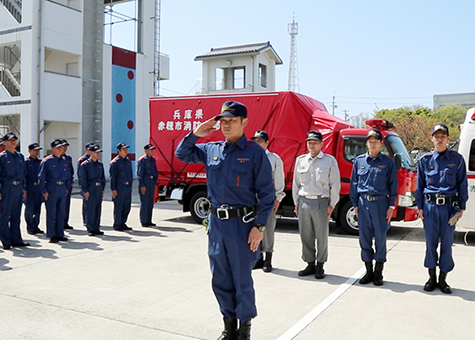 地震被災の熊本県へ向けて派遣された緊急消防援助隊の発隊式