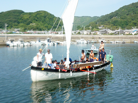神戸−香川間の帆走訓練で坂越に寄港した神戸大学端艇部
