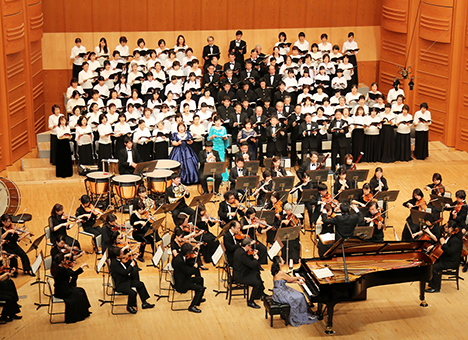 市民合唱団が一年間の練習成果を発揮した「オーケストラと合唱の楽しみ」