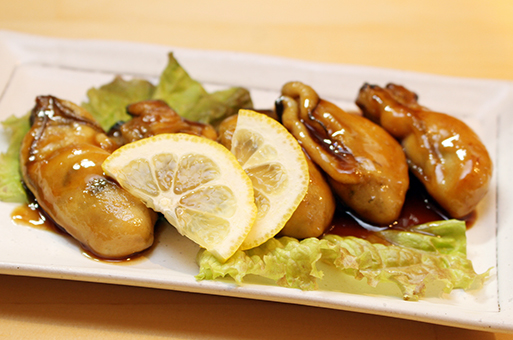 新たなご当地グルメとして売り出し中の「カキのぷりテキ」