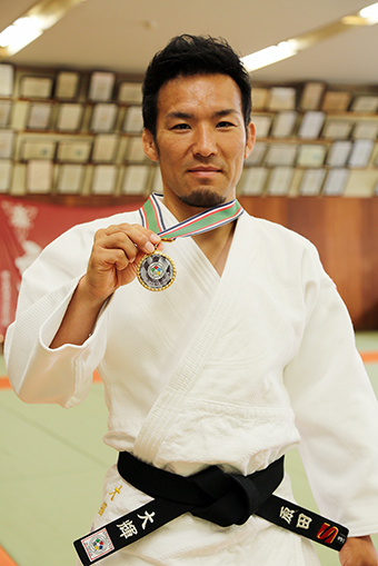 日本ベテランズ国際柔道大会で３年ぶり３度目の優勝を飾った原田大輝さん
