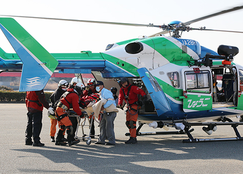兵庫県消防防災航空隊のヘリコプターを使った救出救助訓練