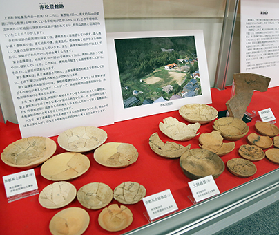 赤松氏居館跡の出土遺物も展示されている「Ｗｅ　ＬＯＶＥ　城　展」