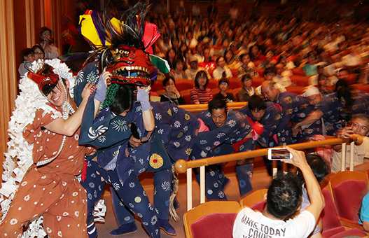 勇壮な獅子舞の演舞が観客を楽しませた伝統文化祭