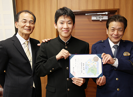 救急救助活動の功績で「のじぎく賞」を贈られた延原豪暁君