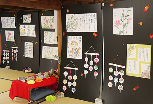 旧坂越浦会所で開催中の絵手紙展