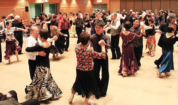 盛会だった赤穂ダンスクラブの設立５０周年記念パーティー