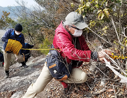 近隣自治会の役員らがボランティアで行った尼子山の登山道整備