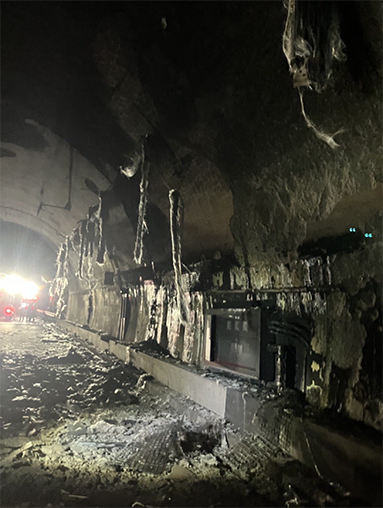 車両火災が発生した山陽道尼子山トンネル。消火栓設備も黒く焼け焦げている＝西日本高速道路の発表資料