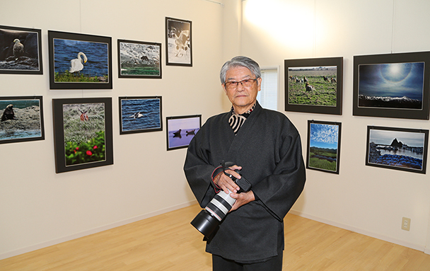 北海道の紀行写真展「北の大地を行く」を開く野村勝美さん