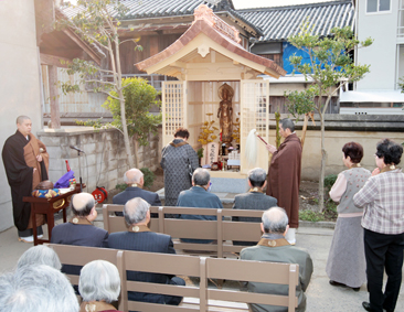 花岳寺で行われた友愛供養塔の落慶供養